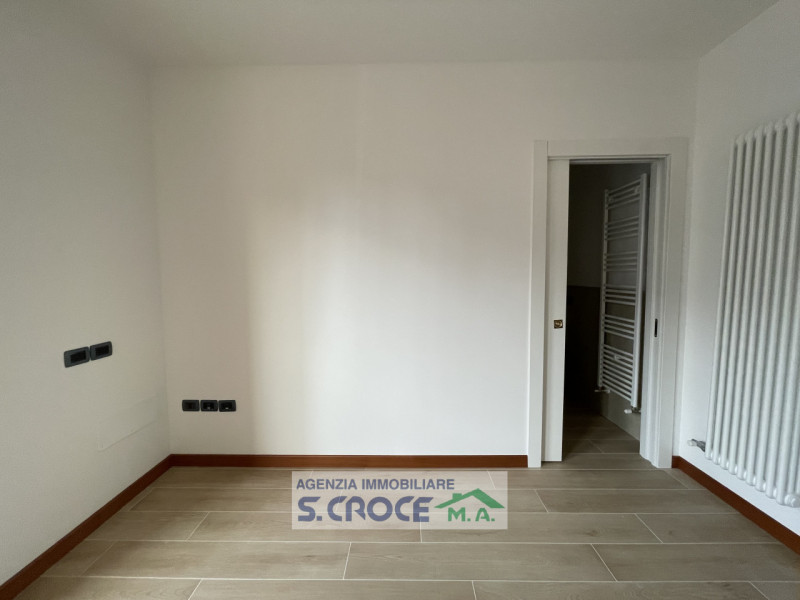 Nelle immediate vicinanze del centro di Abano Terme proponiamo in vendita un appartamento al prim...