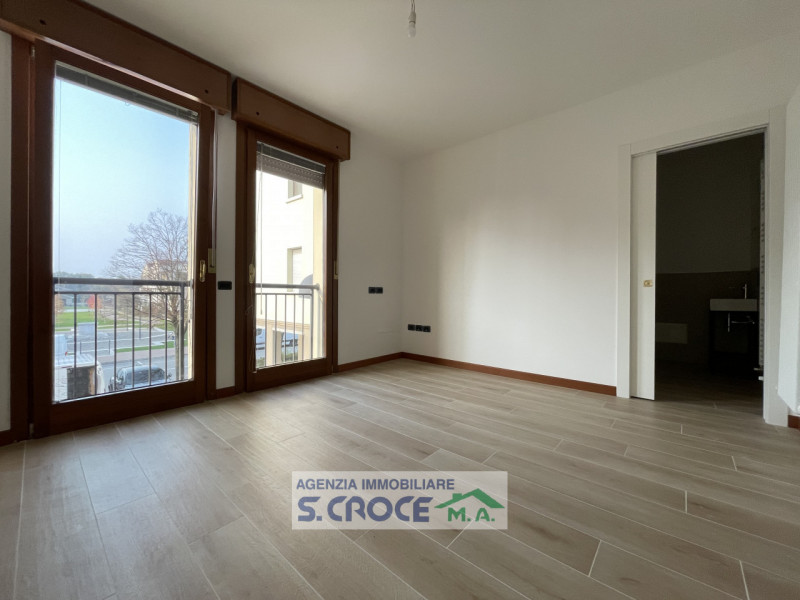 Nelle immediate vicinanze del centro di Abano Terme proponiamo in vendita un appartamento al prim...