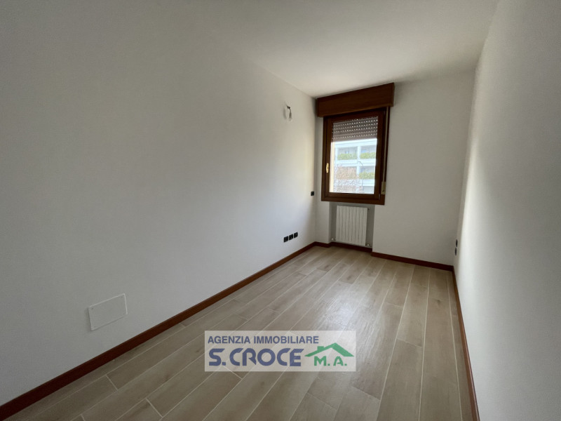 Nelle immediate vicinanze del centro di Abano Terme proponiamo in vendita un appartamento al prim...