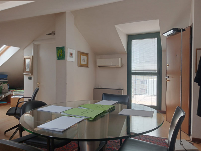 Scopri un'opportunità unica nel cuore di Padova! Proponiamo in affitto un ufficio di circa 50 mq ...