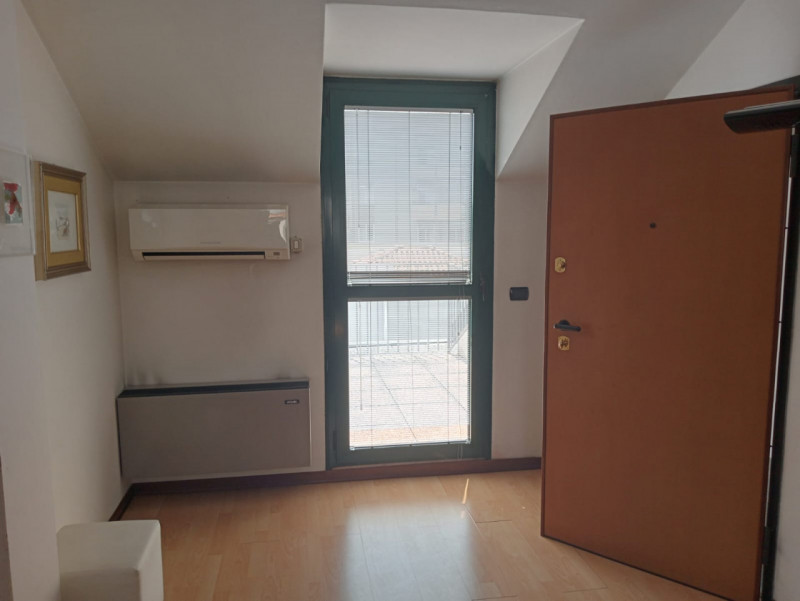 Scopri un'opportunità unica nel cuore di Padova! Proponiamo in affitto un ufficio di circa 50 mq ...