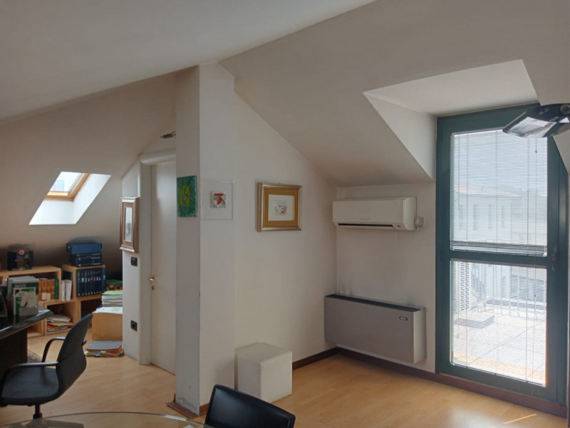 Scopri un'opportunità unica nel cuore di Padova! Proponiamo in affitto un ufficio di circa 50 mq ...