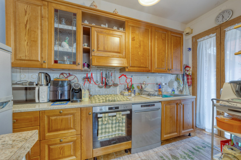 SELVAZZANO DENTRO: Porzione di casa bifamiliare  ristrutturata; si compone di ampio ingresso, sal...