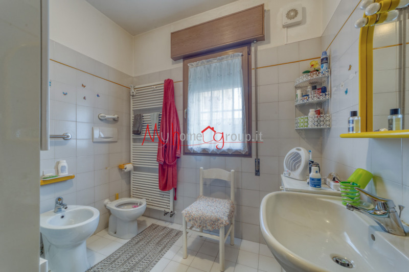 SELVAZZANO DENTRO: Porzione di casa bifamiliare  ristrutturata; si compone di ampio ingresso, sal...