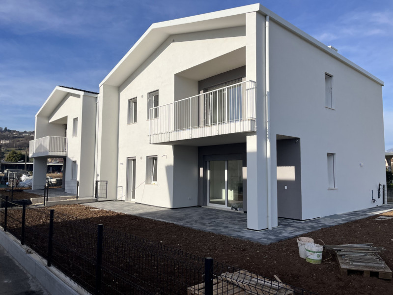 Immagina di rientrare a casa e sentire subito silenzio, luce e spazio intorno a te. Qui tutto è s...