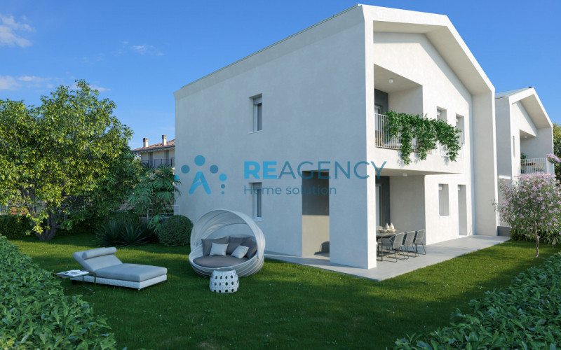 In posizione strategica e ben servita — a breve distanza dalla pista ciclabile e a pochi minuti d...