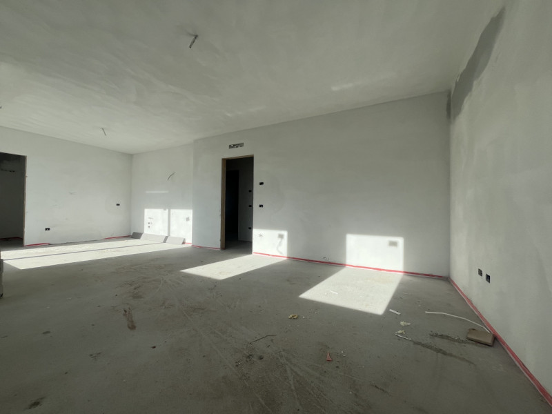 Immagina di rientrare a casa e sentire subito silenzio, luce e spazio intorno a te. Qui tutto è s...