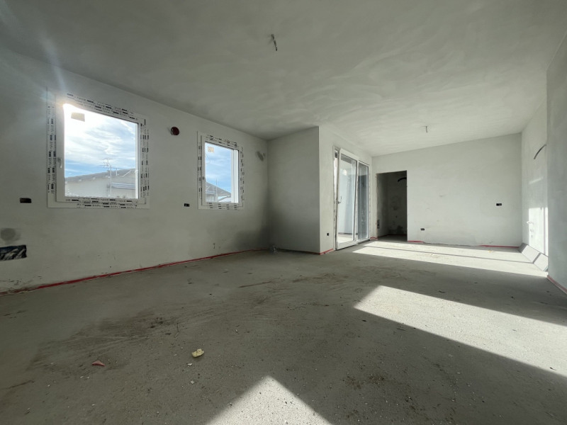 Immagina di rientrare a casa e sentire subito silenzio, luce e spazio intorno a te. Qui tutto è s...