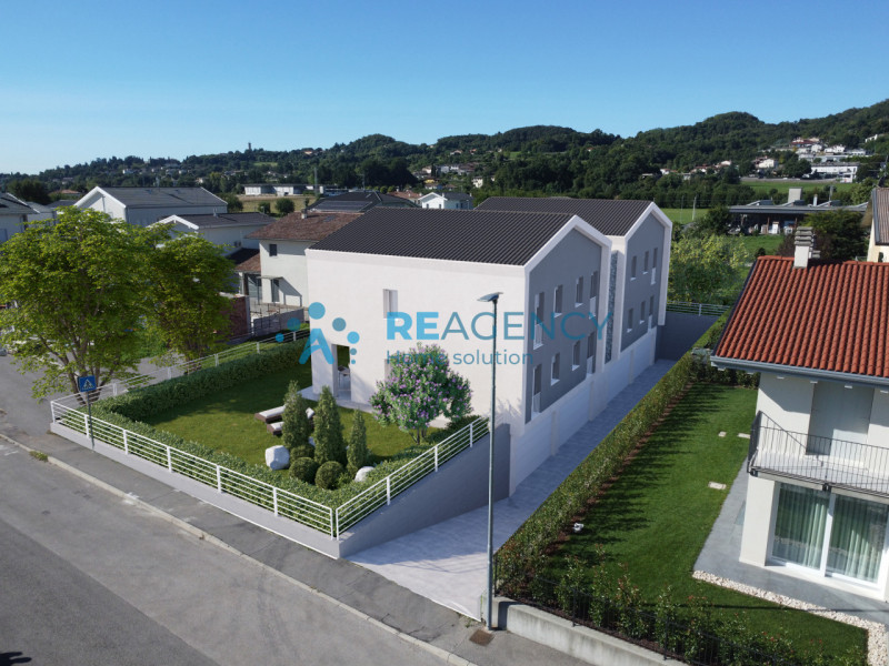 In posizione strategica e ben servita — a breve distanza dalla pista ciclabile e a pochi minuti d...