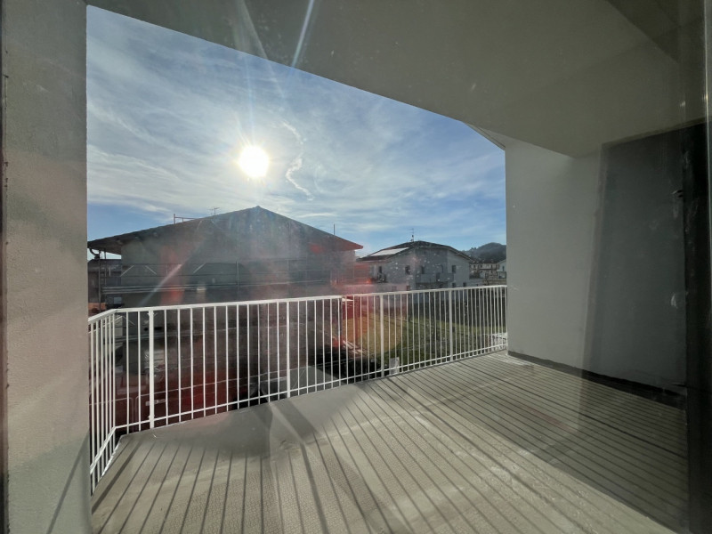 Immagina di rientrare a casa e sentire subito silenzio, luce e spazio intorno a te. Qui tutto è s...