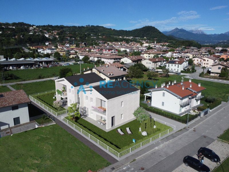 In posizione strategica e ben servita — a breve distanza dalla pista ciclabile e a pochi minuti d...