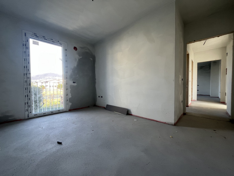 Immagina di rientrare a casa e sentire subito silenzio, luce e spazio intorno a te. Qui tutto è s...