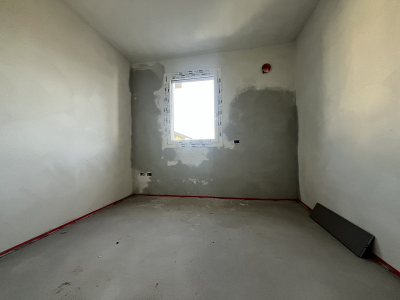 Immagina di rientrare a casa e sentire subito silenzio, luce e spazio intorno a te. Qui tutto è s...