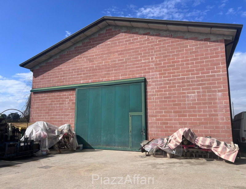 RIF. CAMP20

Vendesi annesso rustico con bagno. 
Costruito nel 2002 con le migliori tecniche dell...