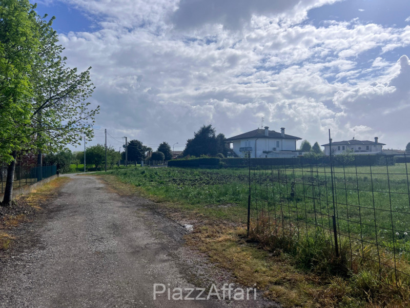 RIF. CAMP20

Vendesi annesso rustico con bagno. 
Costruito nel 2002 con le migliori tecniche dell...