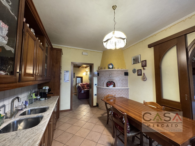 A Gaiarine, in Via Salvatoizza, proponiamo in vendita un’ampia villa bifamiliare dall’affascinant...