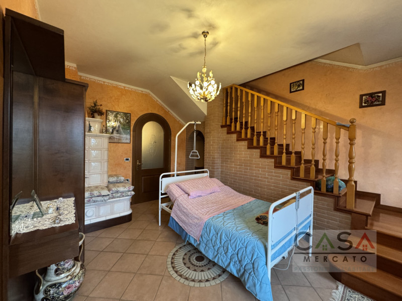 A Gaiarine, in Via Salvatoizza, proponiamo in vendita un’ampia villa bifamiliare dall’affascinant...