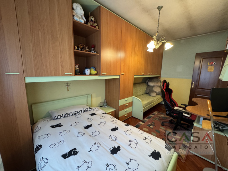 A Gaiarine, in Via Salvatoizza, proponiamo in vendita un’ampia villa bifamiliare dall’affascinant...