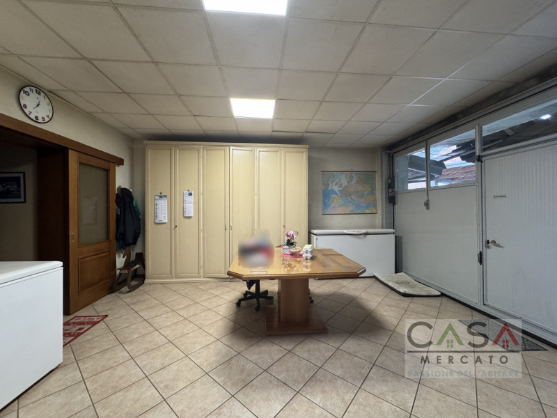 A Gaiarine, in Via Salvatoizza, proponiamo in vendita un’ampia villa bifamiliare dall’affascinant...