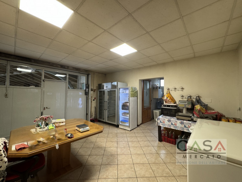 A Gaiarine, in Via Salvatoizza, proponiamo in vendita un’ampia villa bifamiliare dall’affascinant...