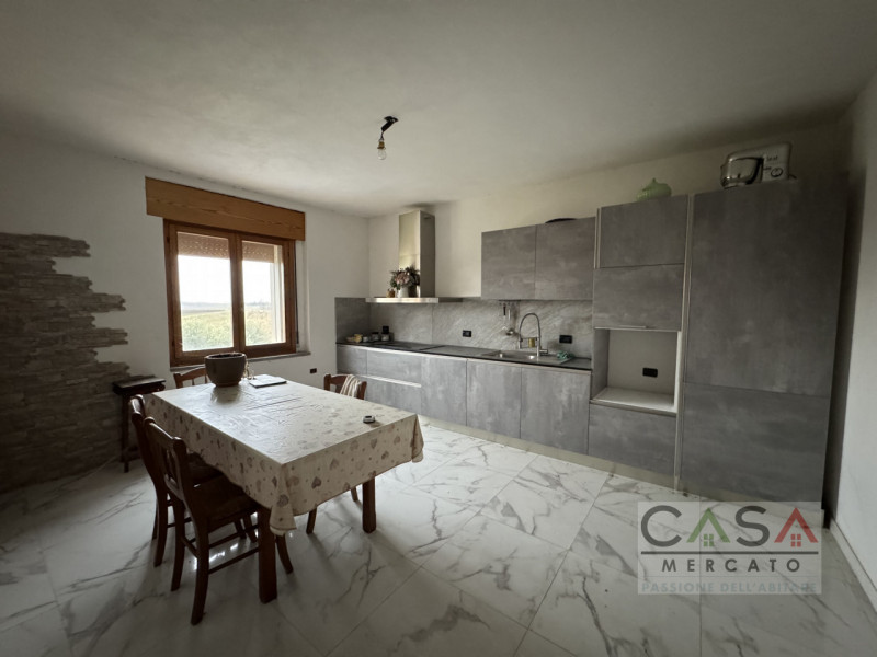 A Gaiarine, in Via Salvatoizza, proponiamo in vendita un’ampia villa bifamiliare dall’affascinant...