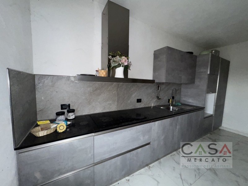 A Gaiarine, in Via Salvatoizza, proponiamo in vendita un’ampia villa bifamiliare dall’affascinant...