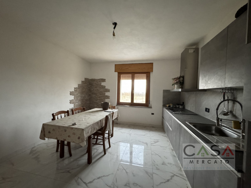 A Gaiarine, in Via Salvatoizza, proponiamo in vendita un’ampia villa bifamiliare dall’affascinant...