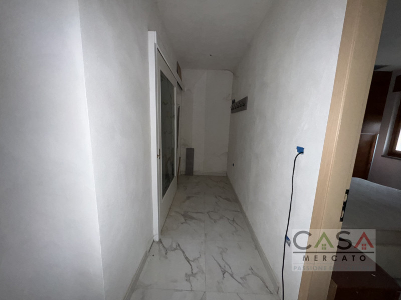 A Gaiarine, in Via Salvatoizza, proponiamo in vendita un’ampia villa bifamiliare dall’affascinant...