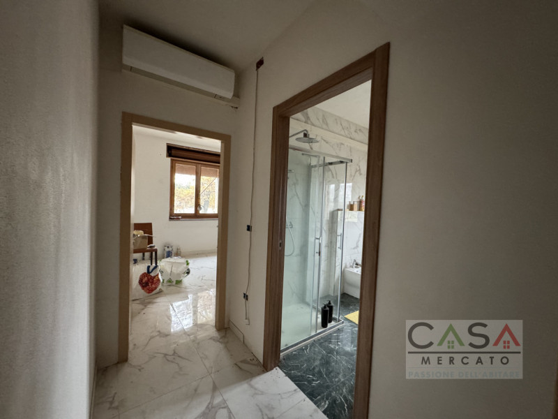 A Gaiarine, in Via Salvatoizza, proponiamo in vendita un’ampia villa bifamiliare dall’affascinant...