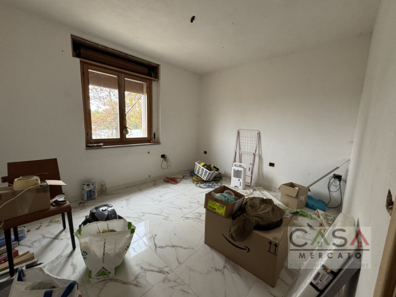 A Gaiarine, in Via Salvatoizza, proponiamo in vendita un’ampia villa bifamiliare dall’affascinant...