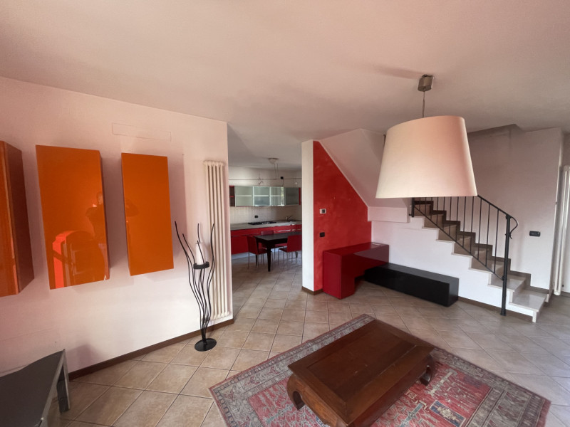 Rif. CA2015 - Immobile Brenta è lieta di presentare un affascinante appartamento duplex situato a...