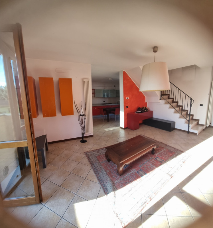 Rif. CA2015 - Immobile Brenta è lieta di presentare un affascinante appartamento duplex situato a...