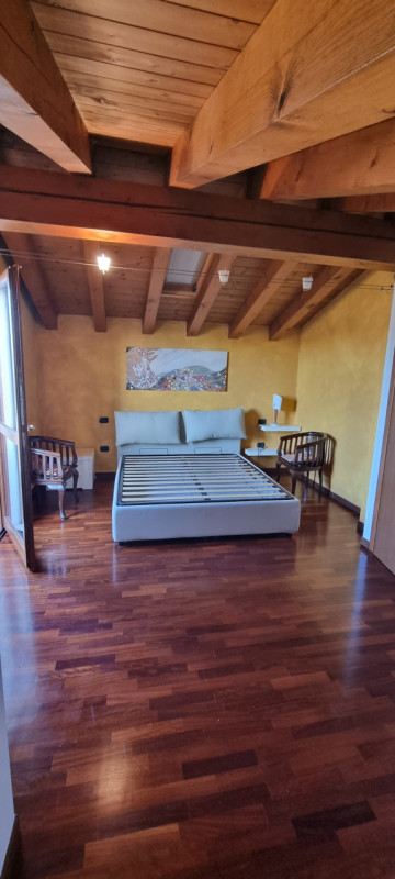 Rif. CA2015 - Immobile Brenta è lieta di presentare un affascinante appartamento duplex situato a...