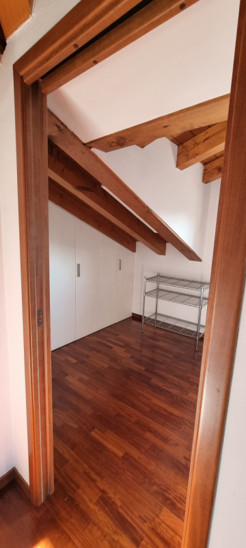 Rif. CA2015 - Immobile Brenta è lieta di presentare un affascinante appartamento duplex situato a...