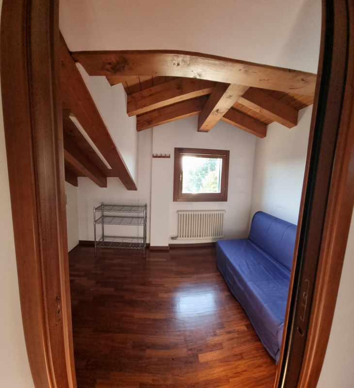 Rif. CA2015 - Immobile Brenta è lieta di presentare un affascinante appartamento duplex situato a...