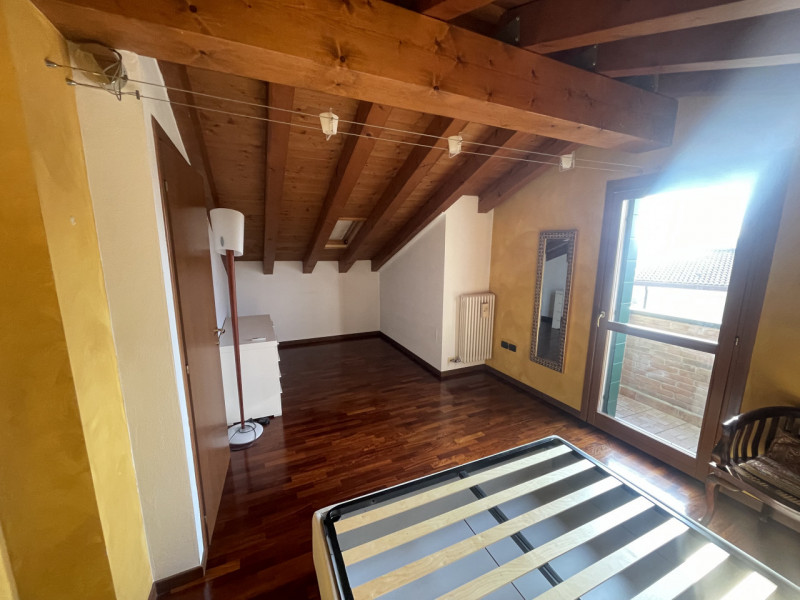 Rif. CA2015 - Immobile Brenta è lieta di presentare un affascinante appartamento duplex situato a...