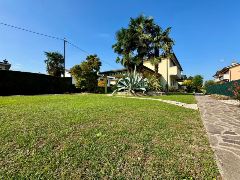 (Per INFO Monica 3482688677) A Strà, nel cuore della Riviera del Brenta e a pochi passi dalla cel...