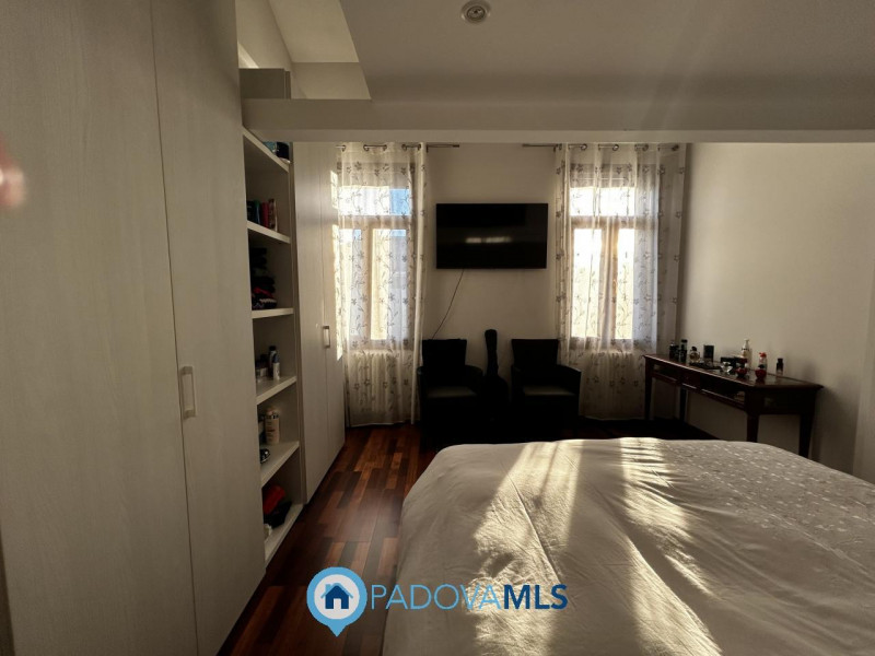 Immobile in esclusiva al Gruppo Padova MLS
Scopri questa affascinante bifamiliare situata nel cuo...