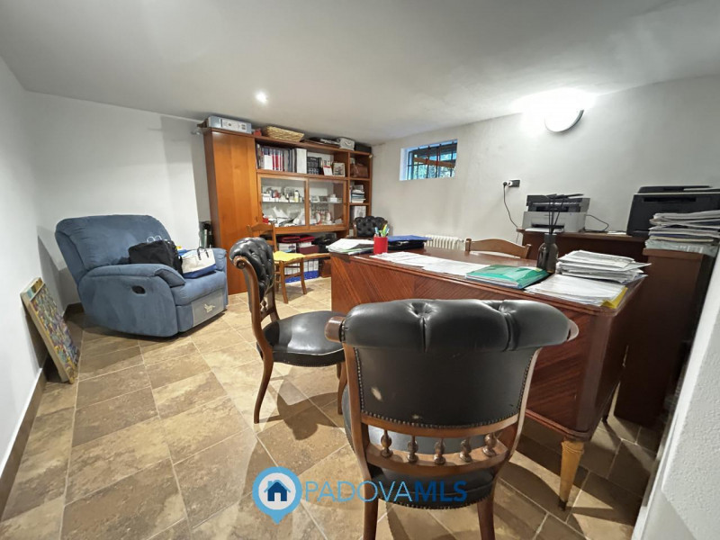 Immobile in esclusiva al Gruppo Padova MLS
Scopri questa affascinante bifamiliare situata nel cuo...