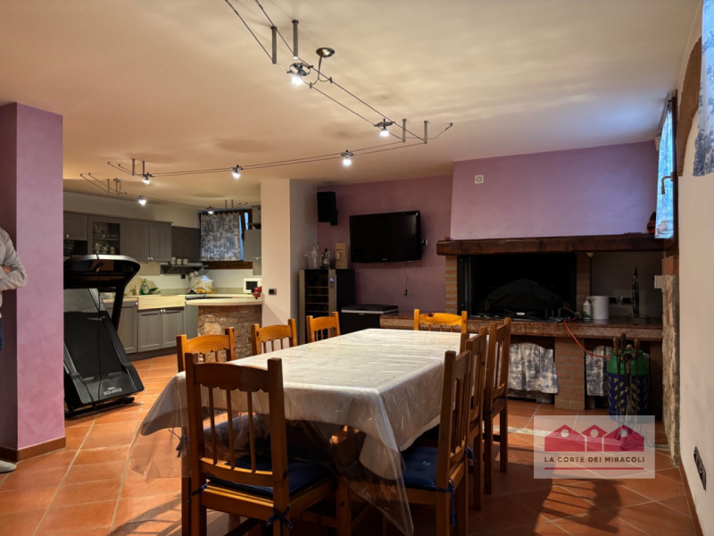 POIANELLA DI BRESSANVIDO: ELEGANTE PORZIONE DI QUADRIFAMILIARE CON TRE STANZE, TRE BAGNI, TAVERNA...