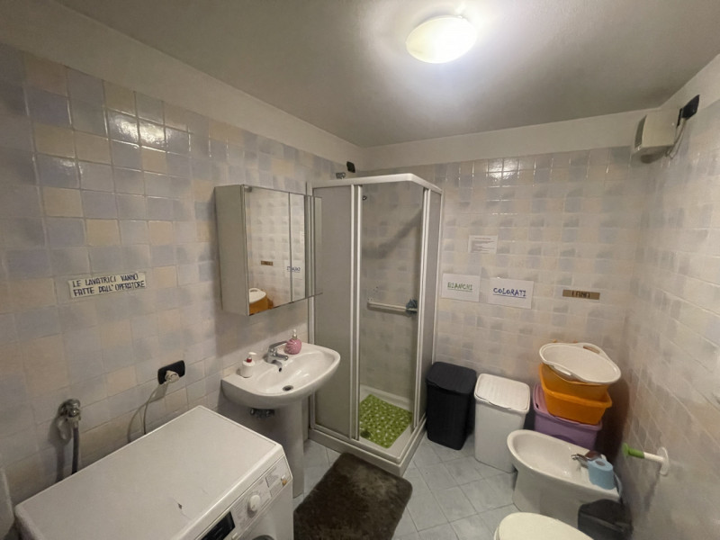 Nel cuore pulsante di Noventa Padovana, vi presentiamo una straordinaria porzione di quadrifamili...