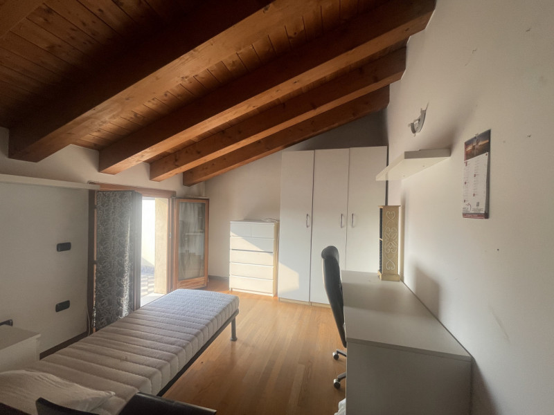 Nel cuore pulsante di Noventa Padovana, vi presentiamo una straordinaria porzione di quadrifamili...