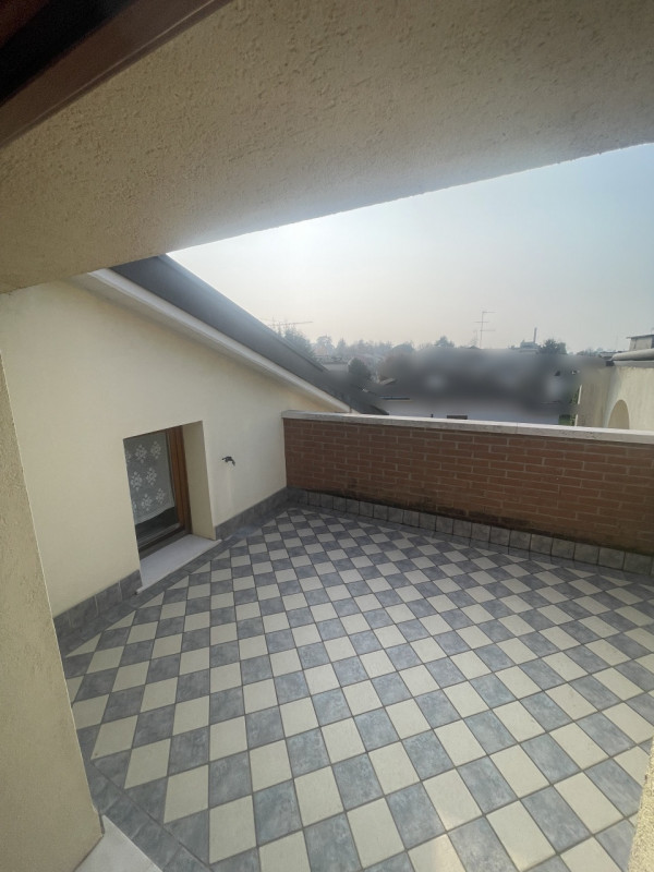 Nel cuore pulsante di Noventa Padovana, vi presentiamo una straordinaria porzione di quadrifamili...