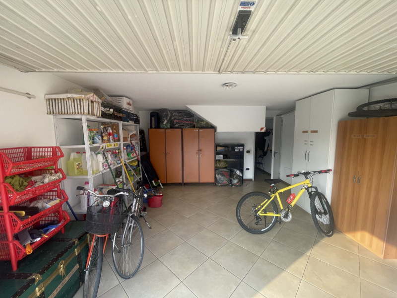 Nel cuore pulsante di Noventa Padovana, vi presentiamo una straordinaria porzione di quadrifamili...