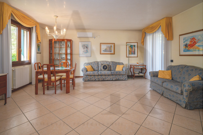 Selvazzano Dentro - San Domenico: In uno splendido contesto centrale e residenziale, ottimamente ...