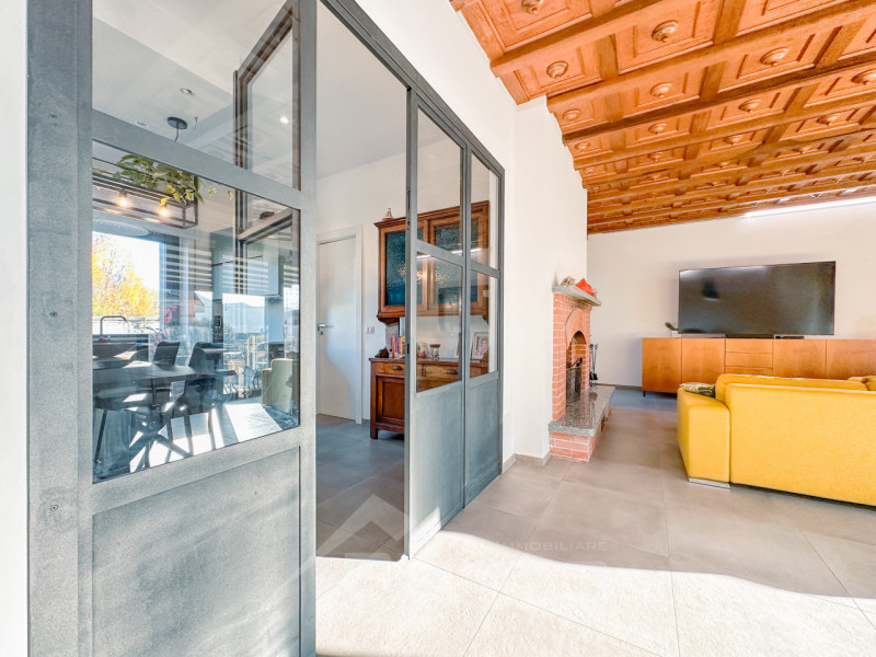 Villa for sale in Grignasco with pool, garden and two independent apartments