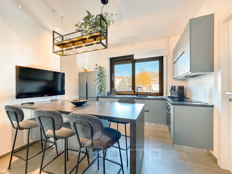 Villa for sale in Grignasco with pool, garden and two independent apartments