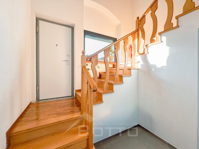 Villa for sale in Grignasco with pool, garden and two independent apartments