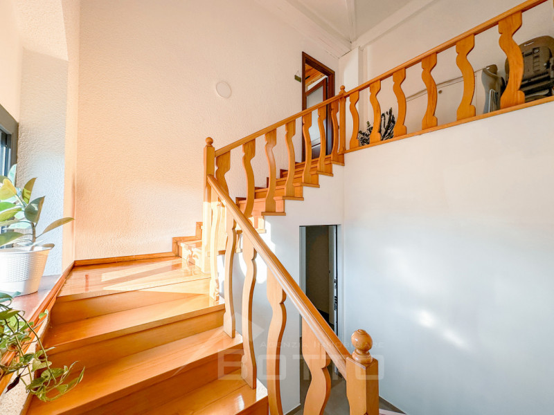 Villa for sale in Grignasco with pool, garden and two independent apartments