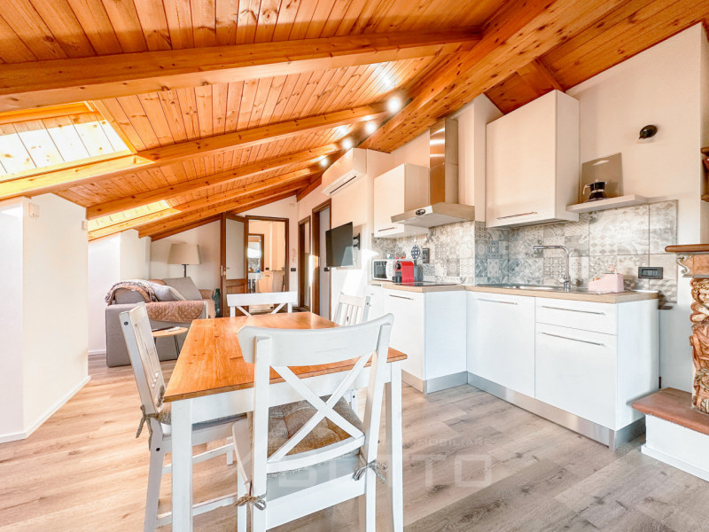 Villa for sale in Grignasco with pool, garden and two independent apartments